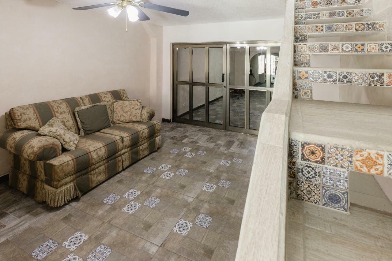 Suite Studio Serviced Apartments ميريدا المظهر الخارجي الصورة